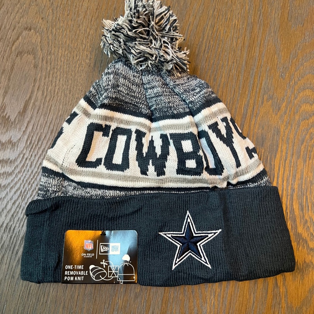 Dallas Cowboys New Era NFL On‎ Field Knit Pom Beanie Hat Winter